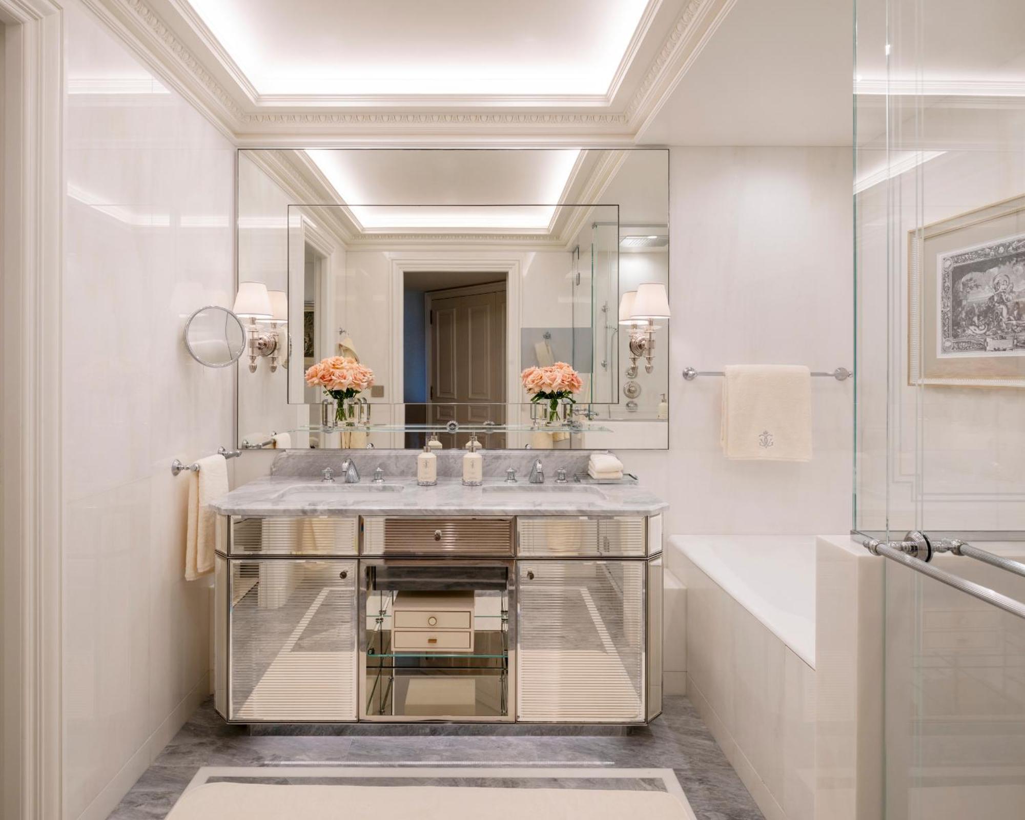 Superior King Room,1693294540:JPEG